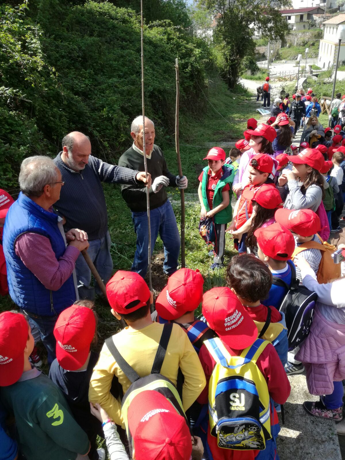 Castelluccio Inferiore: Auser e Scuola